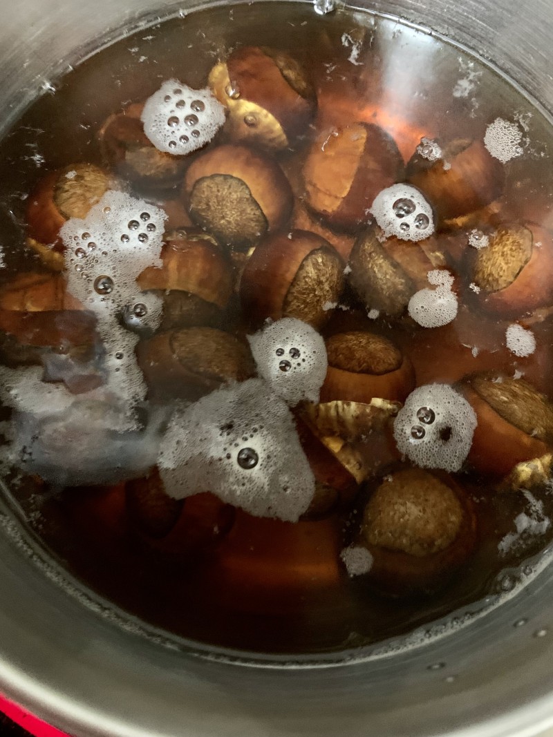 How to cook candied chestnuts with osmanthus: 2
